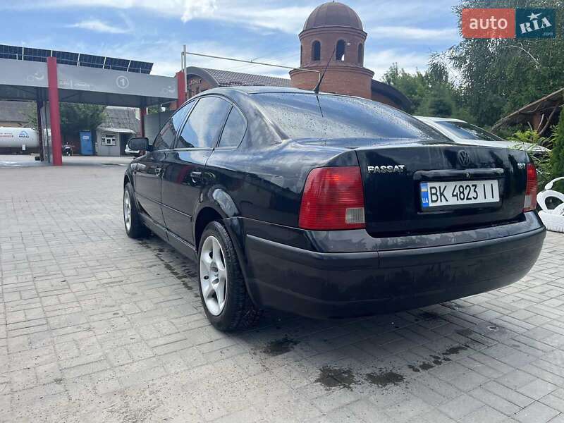 Седан Volkswagen Passat 1997 в Дубно