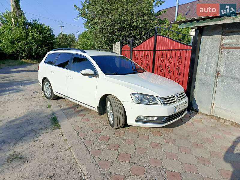 Універсал Volkswagen Passat 2013 в Ізюмі