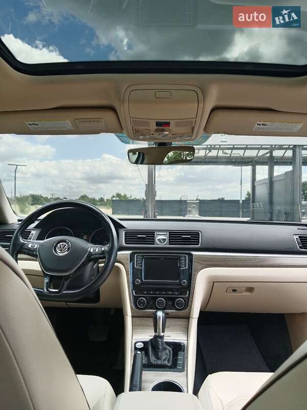 Седан Volkswagen Passat 2017 в Львове