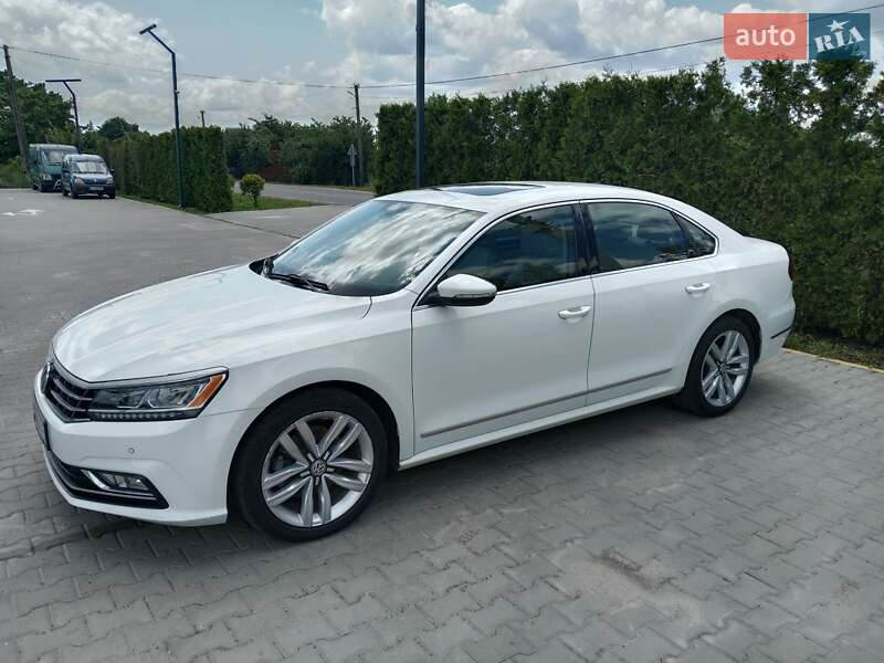 Седан Volkswagen Passat 2017 в Львове