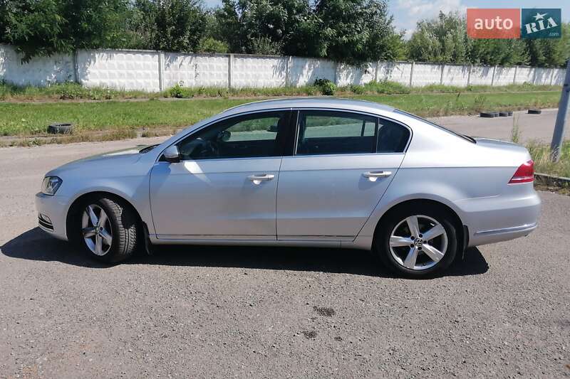 Седан Volkswagen Passat 2011 в Львове
