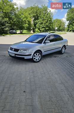 Седан Volkswagen Passat 1998 в Чемеровцах