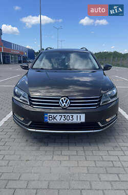 Универсал Volkswagen Passat 2012 в Дубно