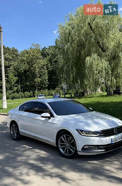Седан Volkswagen Passat 2016 в Ивано-Франковске