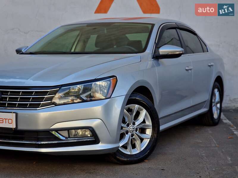 Седан Volkswagen Passat 2016 в Одессе