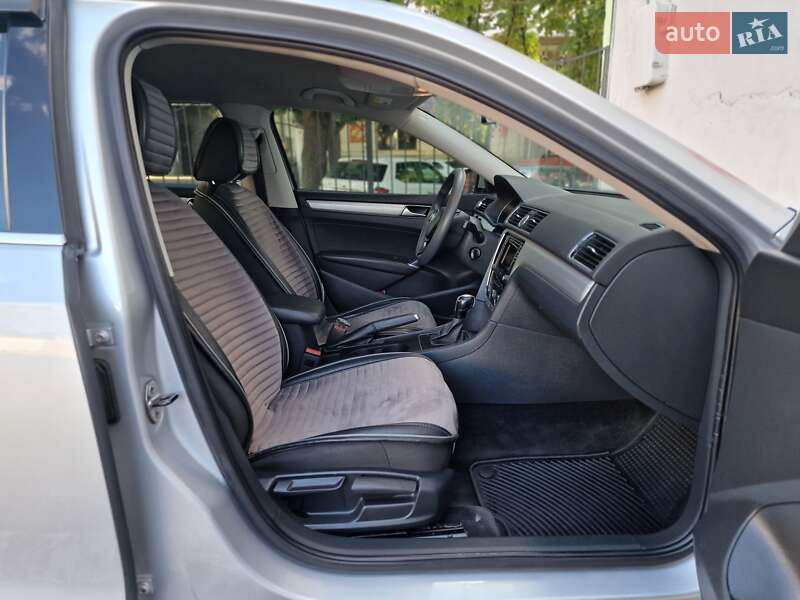 Седан Volkswagen Passat 2016 в Одессе