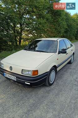 Седан Volkswagen Passat 1991 в Голобах