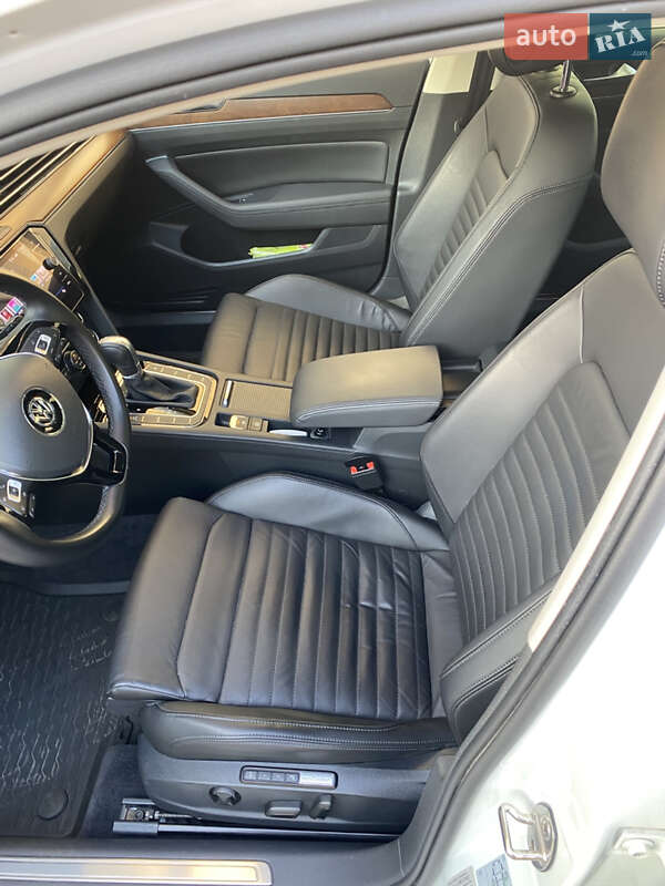 Седан Volkswagen Passat 2018 в Одессе