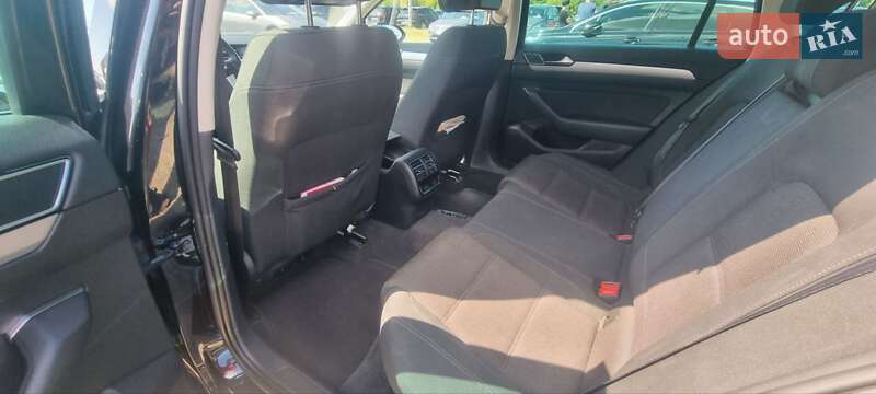 Универсал Volkswagen Passat 2018 в Львове фото 12 Универсал Volkswagen Passat 2018 в Львове