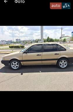Седан Volkswagen Passat 1988 в Кривом Роге