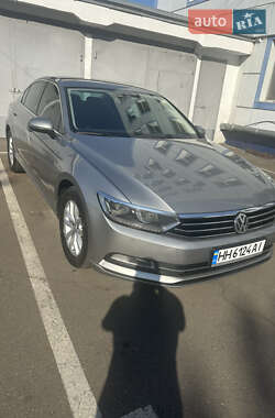 Седан Volkswagen Passat 2016 в Одессе