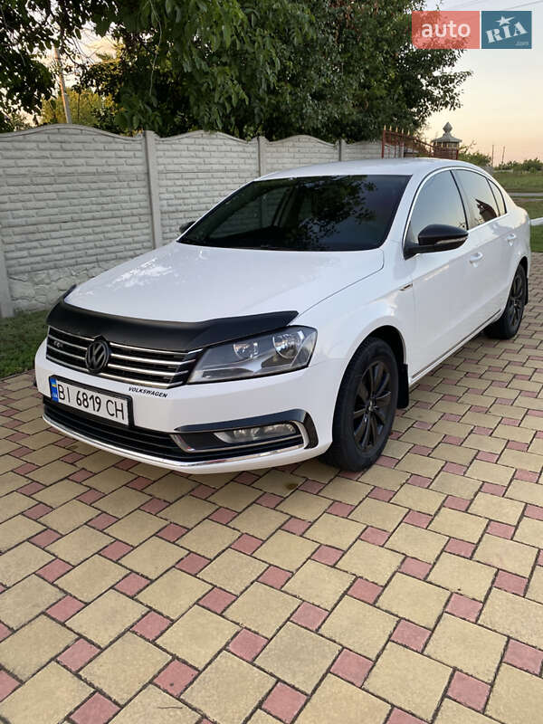 Седан Volkswagen Passat 2013 в Глобине