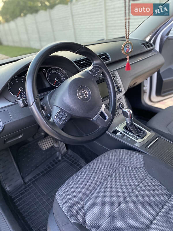 Седан Volkswagen Passat 2013 в Глобине