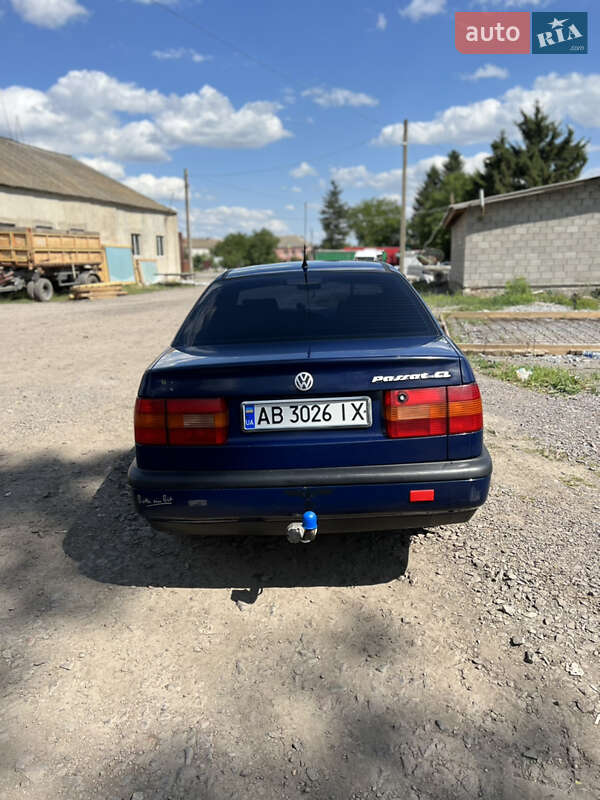 Седан Volkswagen Passat 1996 в Погребище