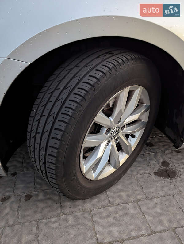 Універсал Volkswagen Passat 2015 в Львові