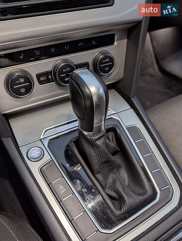 Універсал Volkswagen Passat 2015 в Львові