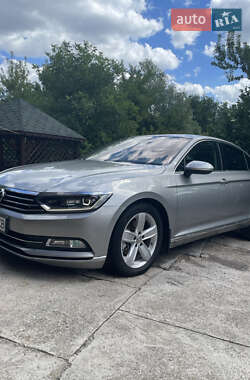 Седан Volkswagen Passat 2015 в Кропивницком