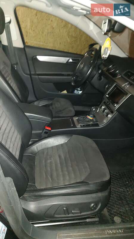 Універсал Volkswagen Passat 2012 в Полонному