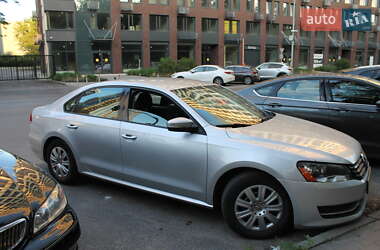 Седан Volkswagen Passat 2013 в Києві