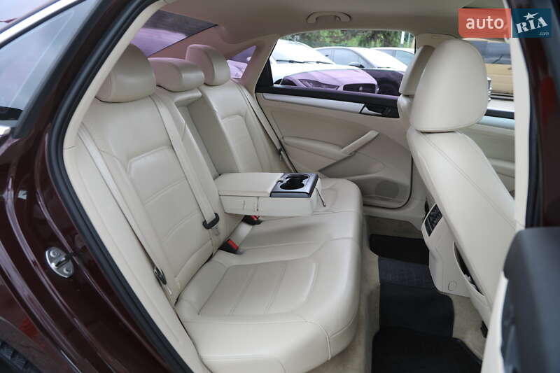 Седан Volkswagen Passat 2013 в Харькове