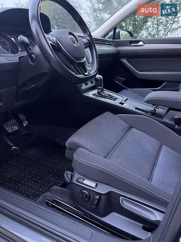 Универсал Volkswagen Passat 2017 в Хмельницком
