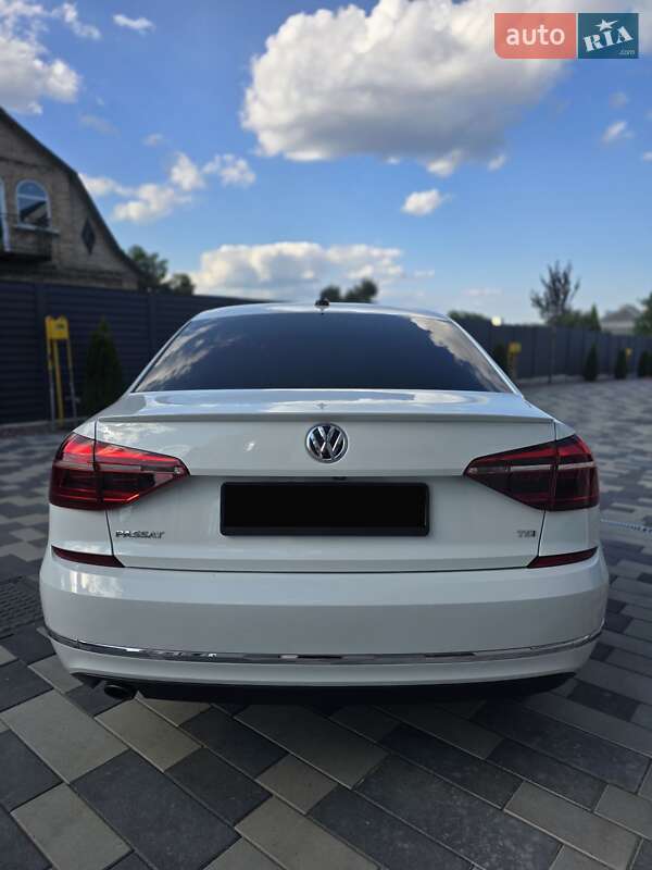 Седан Volkswagen Passat 2018 в Киеве