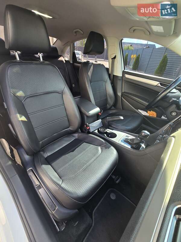 Седан Volkswagen Passat 2018 в Киеве