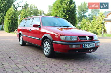 Універсал Volkswagen Passat 1995 в Жовкві