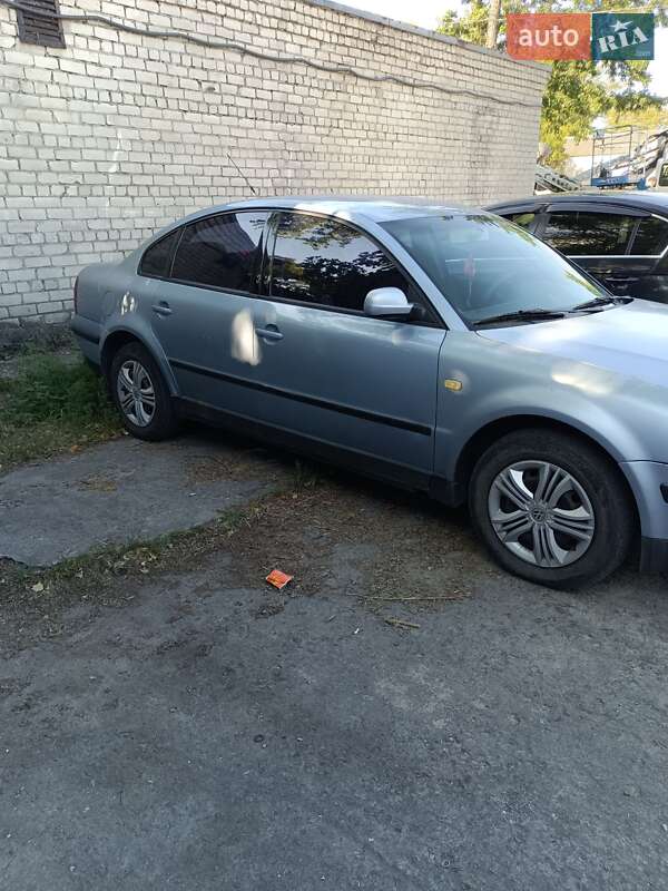 Седан Volkswagen Passat 2000 в Каменском