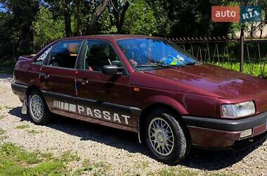 Седан Volkswagen Passat 1989 в Надворной