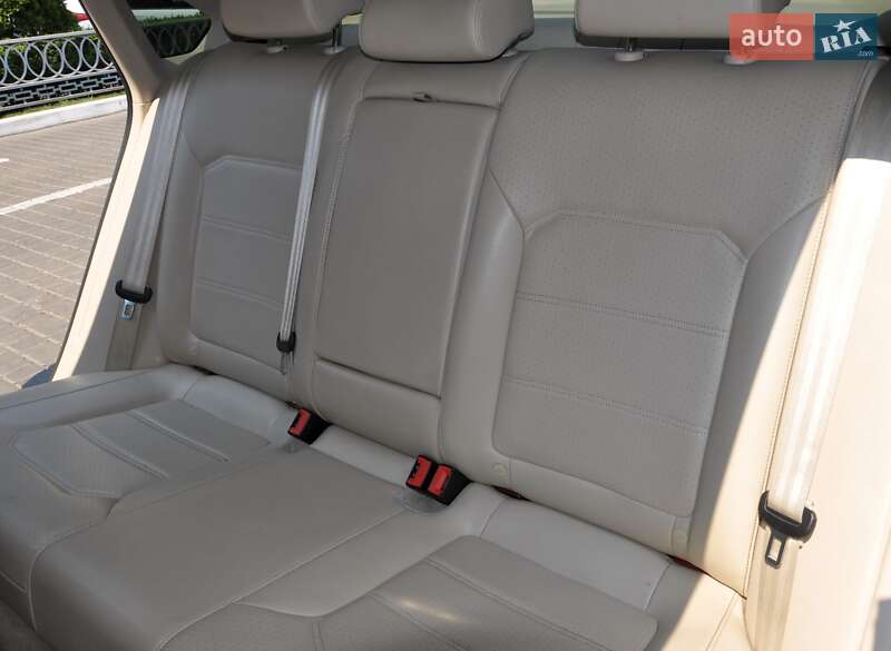 Седан Volkswagen Passat 2015 в Одессе