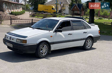 Седан Volkswagen Passat 1989 в Східниці