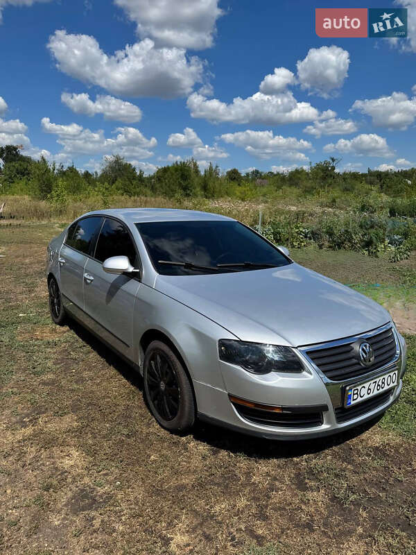 Седан Volkswagen Passat 2005 в Днепре