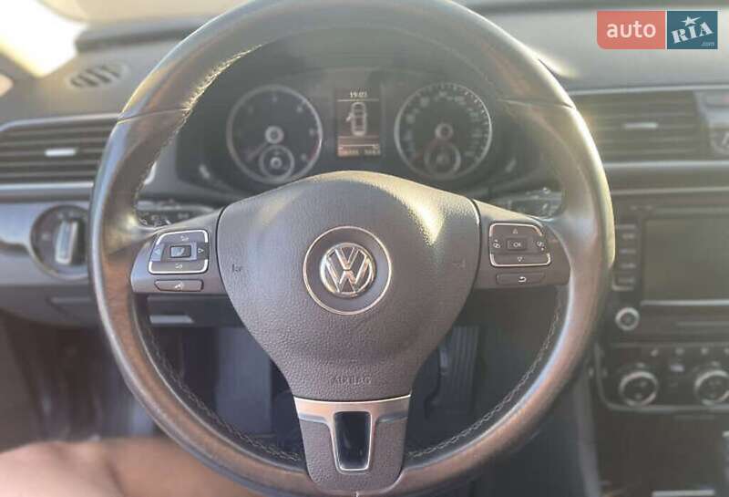 Седан Volkswagen Passat 2014 в Хмельницькому