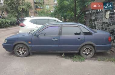 Седан Volkswagen Passat 1996 в Киеве