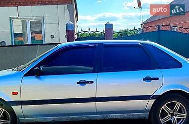 Седан Volkswagen Passat 1993 в Ахтырке