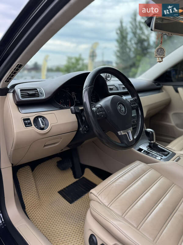 Універсал Volkswagen Passat 2011 в Хмельницькому