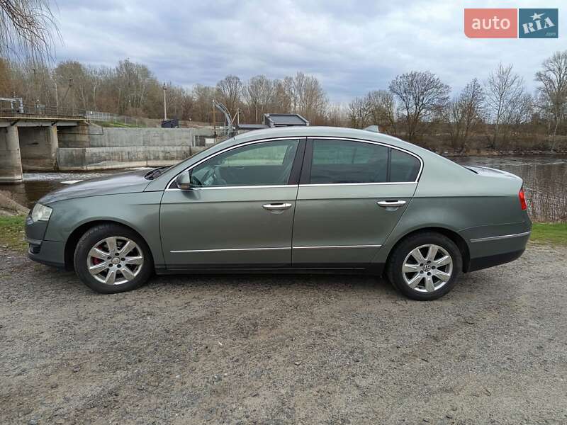 Седан Volkswagen Passat 2005 в Миргороде