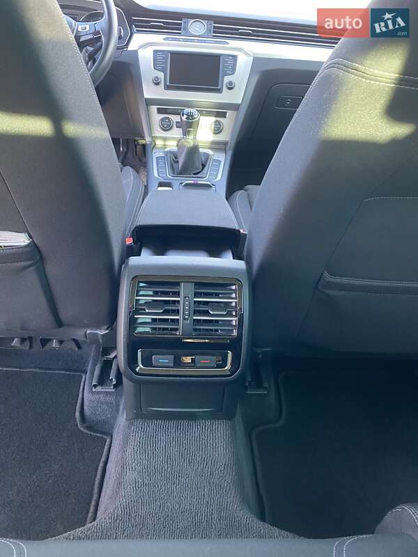 Універсал Volkswagen Passat 2016 в Луцьку