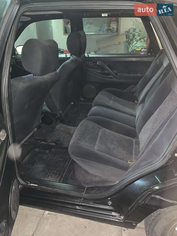 Седан Volkswagen Passat 1994 в Хотині