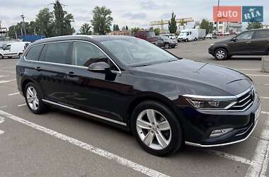 Универсал Volkswagen Passat 2020 в Киеве