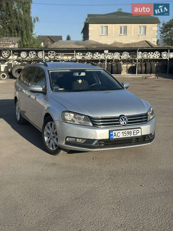 Універсал Volkswagen Passat 2012 в Луцьку