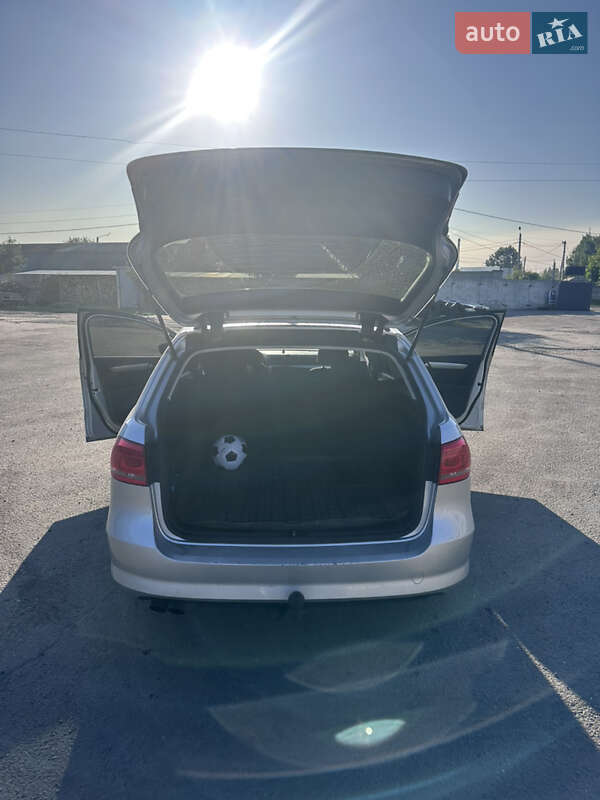 Універсал Volkswagen Passat 2012 в Луцьку