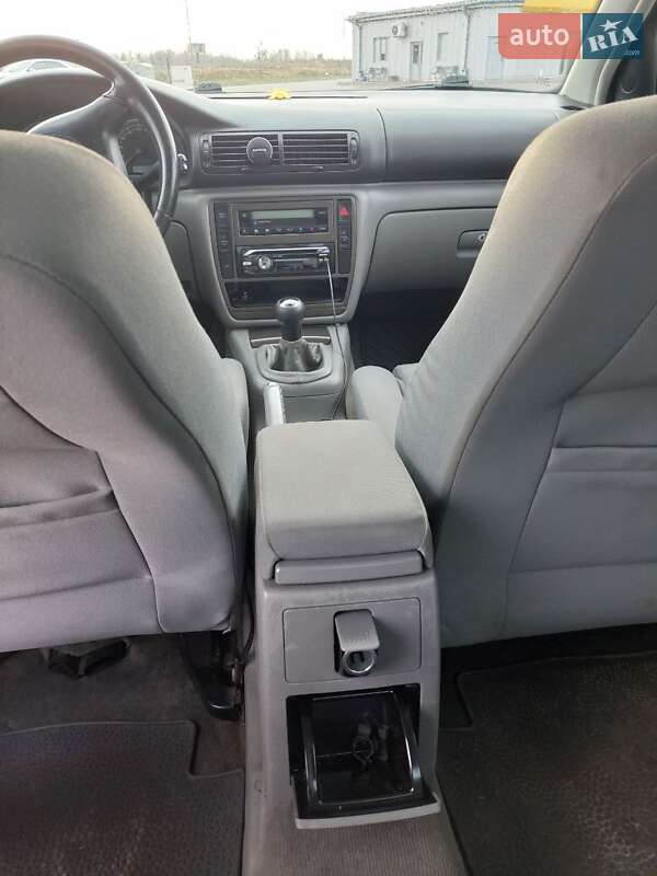 Седан Volkswagen Passat 2002 в Луцке