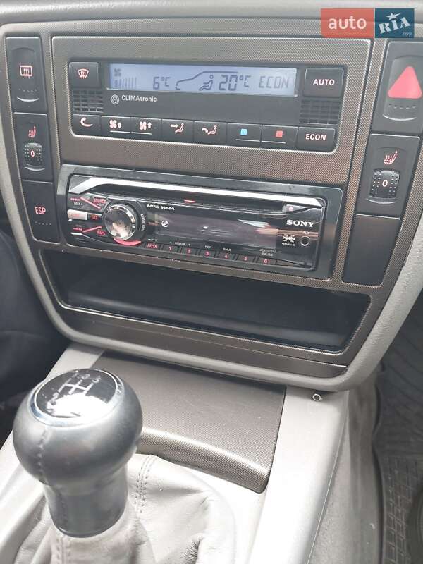 Седан Volkswagen Passat 2002 в Луцке