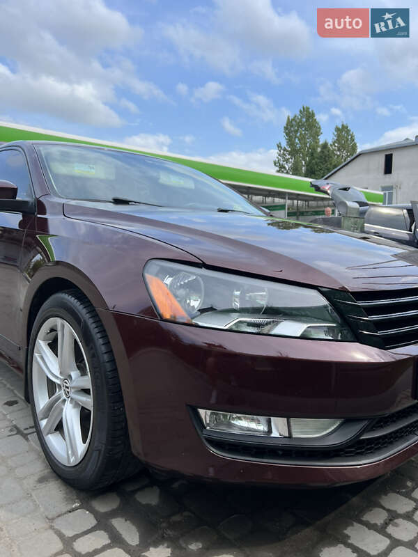 Седан Volkswagen Passat 2013 в Івано-Франківську