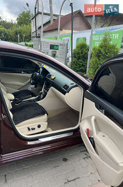 Седан Volkswagen Passat 2013 в Ивано-Франковске