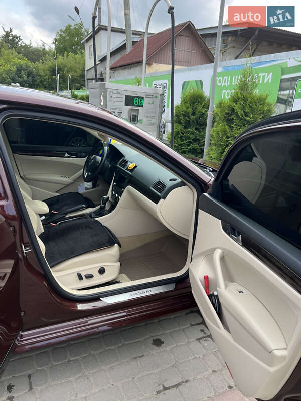 Седан Volkswagen Passat 2013 в Івано-Франківську