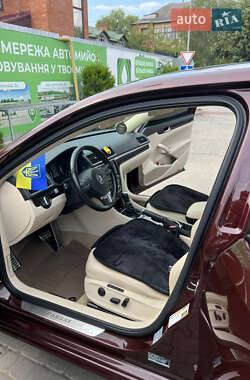 Седан Volkswagen Passat 2013 в Ивано-Франковске