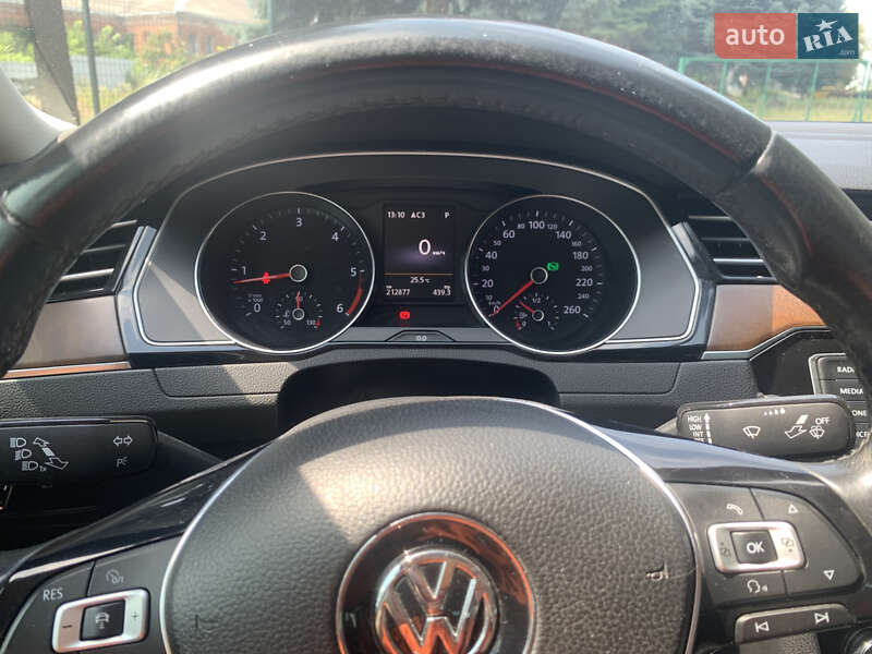 Седан Volkswagen Passat 2016 в Кропивницком